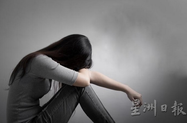 父亲重男轻女 独生女自嘲如女佣 “生病就要我照顾!”