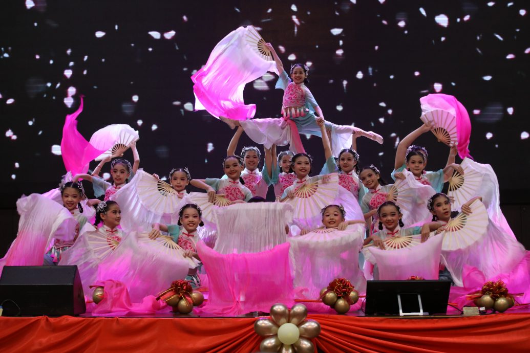 版头-大都会/吉隆坡旺沙玛珠华小十周年校庆晚宴《成十载荣光,筑百年辉煌》/6图