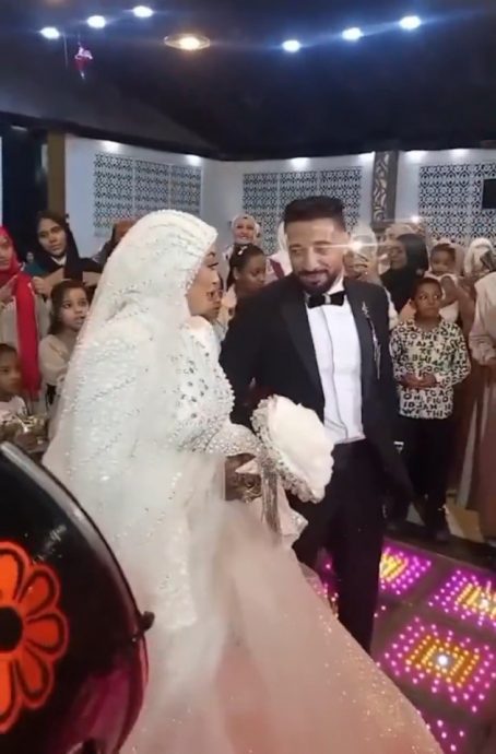 牵新娘手幸福甜蜜共舞 新郎心脏病发当场猝逝