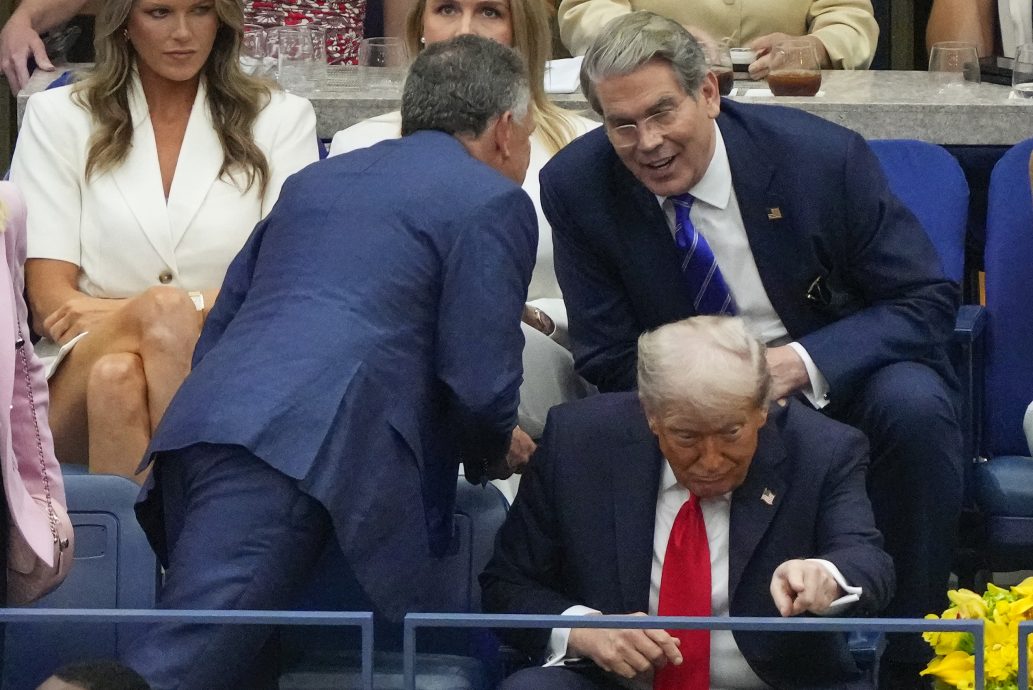  特朗普亲临美网引发安检延误　有人喝倒彩有人欢呼