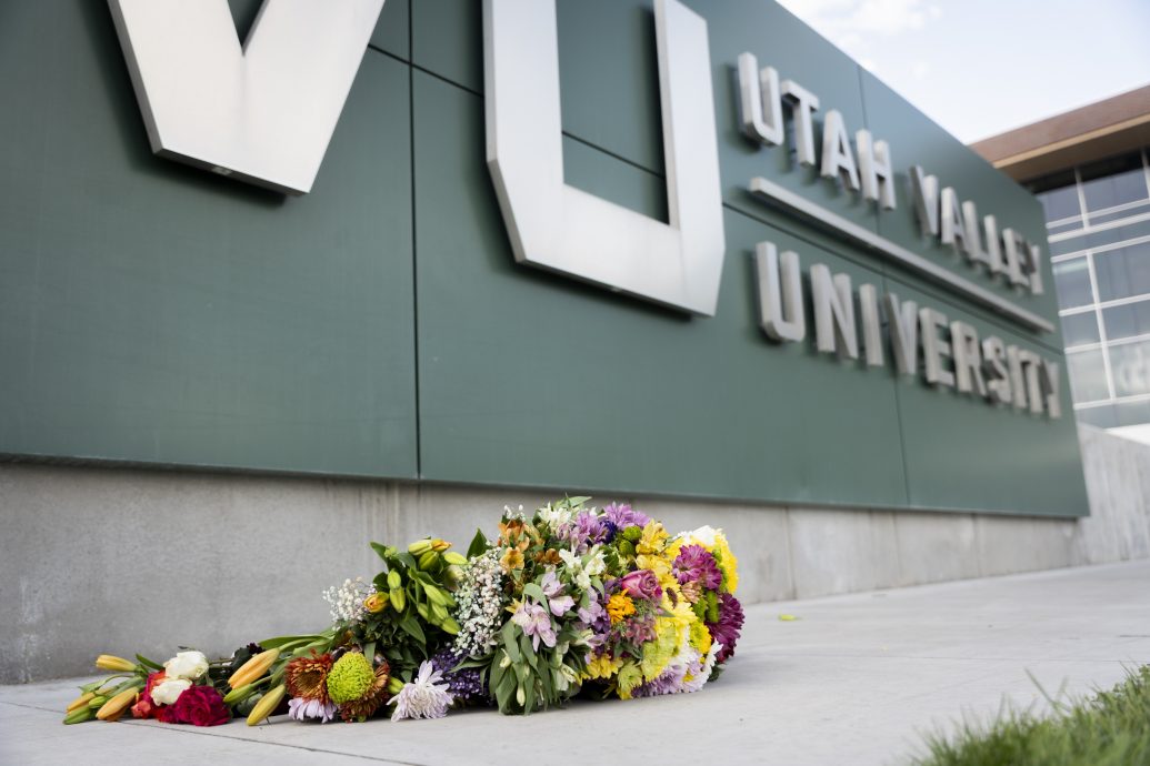 特朗普盟友兼右翼名嘴柯克 大学演说遭枪击身亡