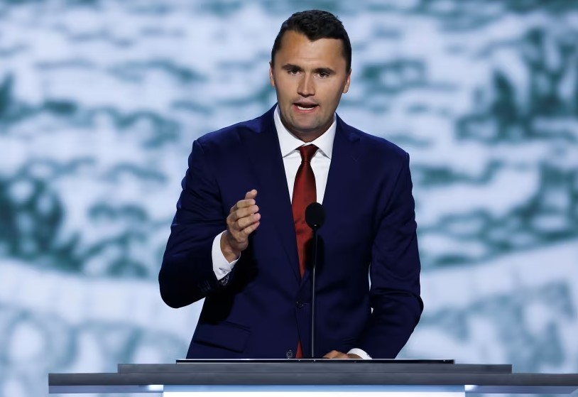 特朗普盟友兼右翼名嘴柯克 大学演说遭枪击身亡