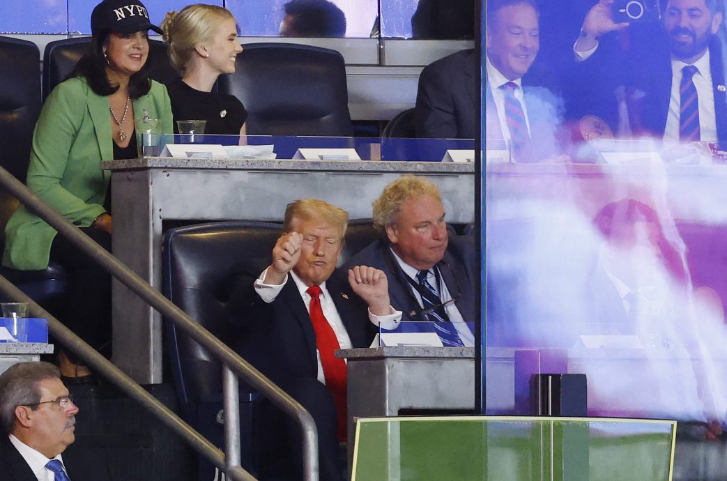 特朗普继续本周活动夜观棒球赛 美媒：团队加强总统保安