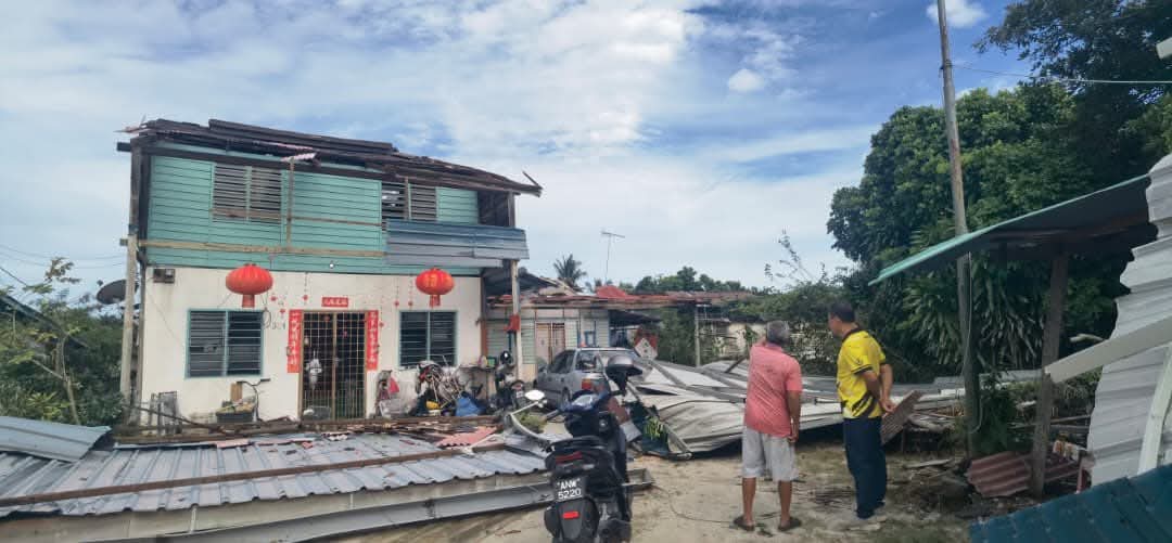 狂风袭班台 逾40户开天窗