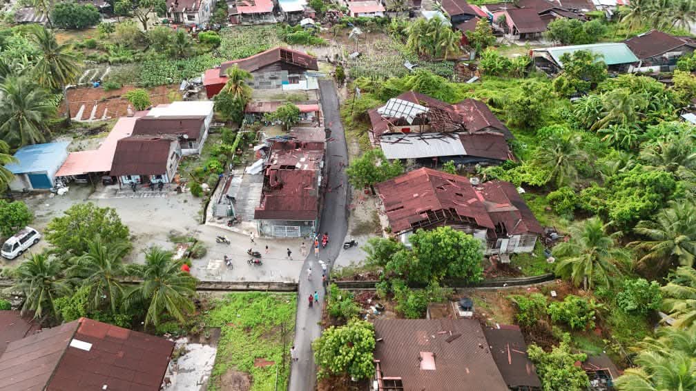 狂风袭班台 逾40户开天窗