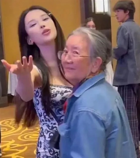 王力宏“新女友”画面疯传 网惊:撞脸李靓蕾