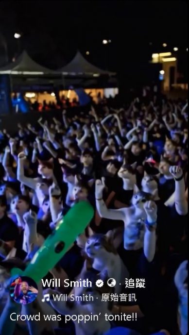 用AI生成“巡唱观众”被骂翻 韦尔史密夫靠猫咪灭火