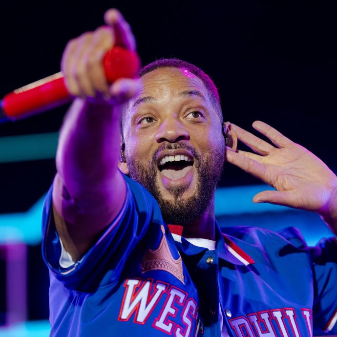 用AI生成“巡唱观众”被骂翻 韦尔史密夫靠猫咪灭火