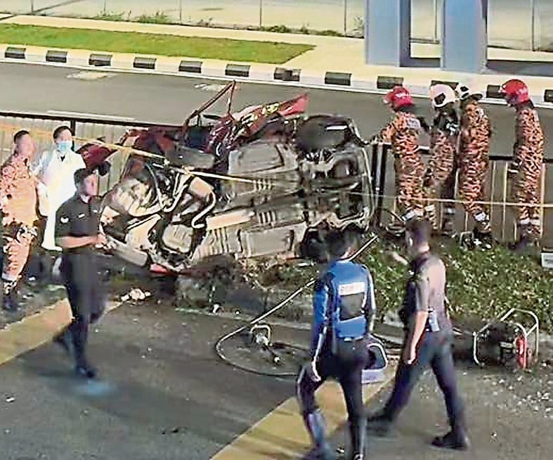 甲洞大路致命车祸 | 本田轿车疑闪避不及酿祸,70岁灵鹿司机惨死