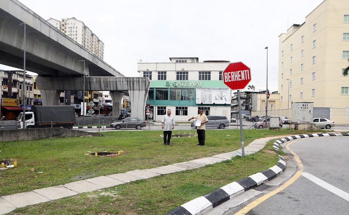 甲洞美罗柏兰岭西部1路 马路规划不完善塞爆