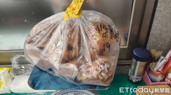 男携6颗肉松面包入境台 被罚2.8万交不出钱  当场遣返、5年不得入境