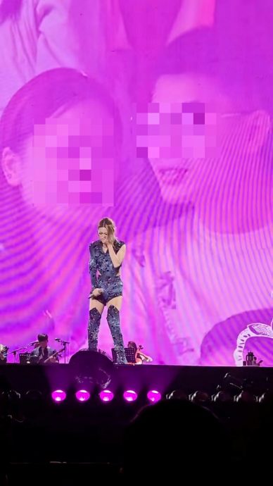 男粉丝挖鼻屎被投上大荧幕 薛凯琪笑到崩溃