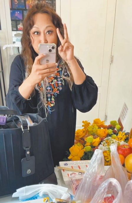 登台为失言哽咽道歉 家家承诺会管束自己