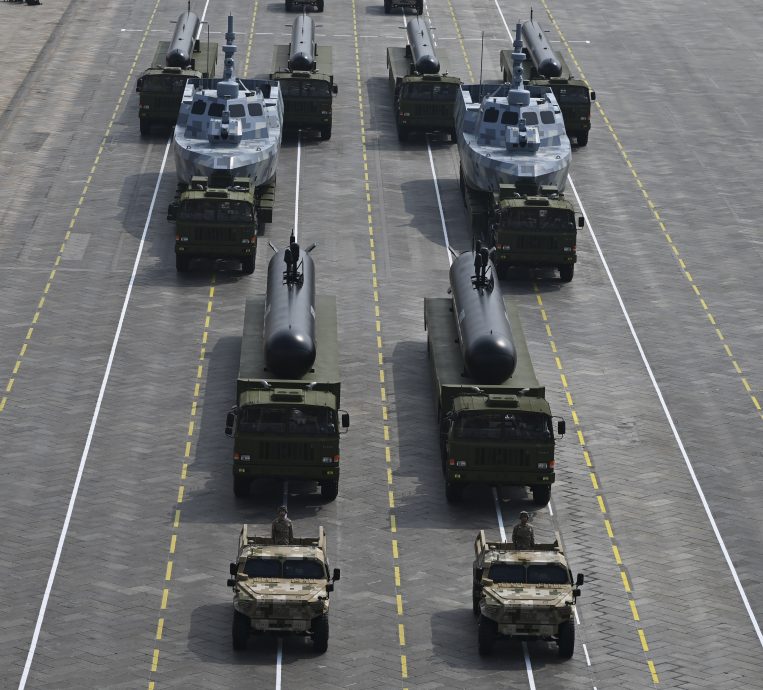 登岛利器集中亮相 主  专家：可抢滩迅攻敌纵深地区