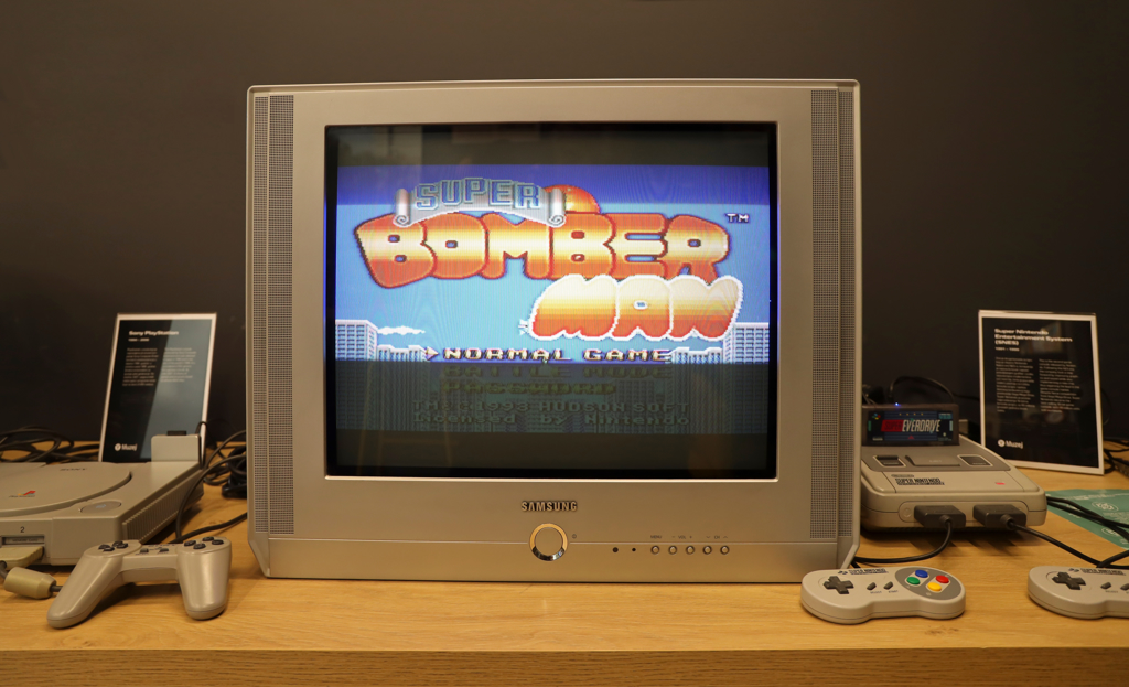 百岁阿祖长寿秘诀大公开 天天打电动《轰炸超人》