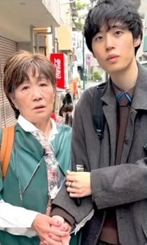 相差60年又如何 婆孙恋也可放闪