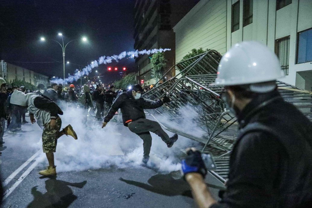 看世界 贪腐与养老金政策引发众怒　秘鲁抗议活动至少19伤