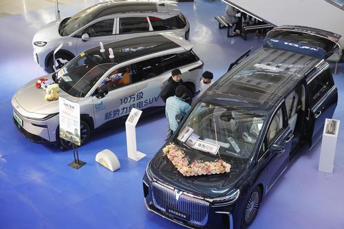 看世界)中国力争2025年实现汽车销量3230万辆