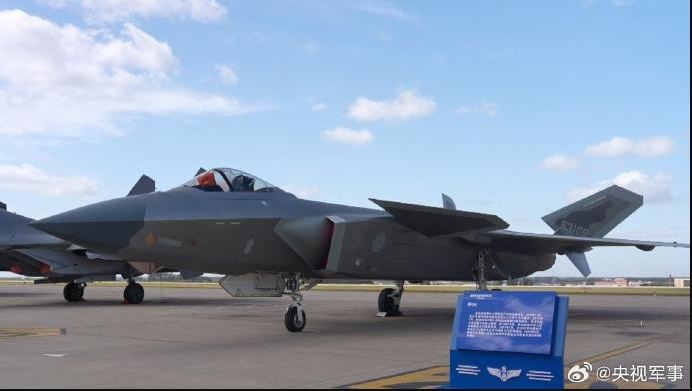 看世界/歼-20战机首次静态展示 
