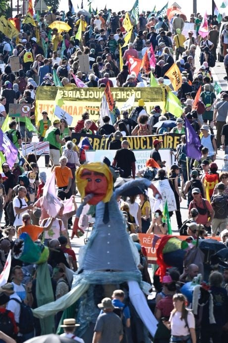 看世界)法国东北拟设地下核废储存场 民众走上街头抗议