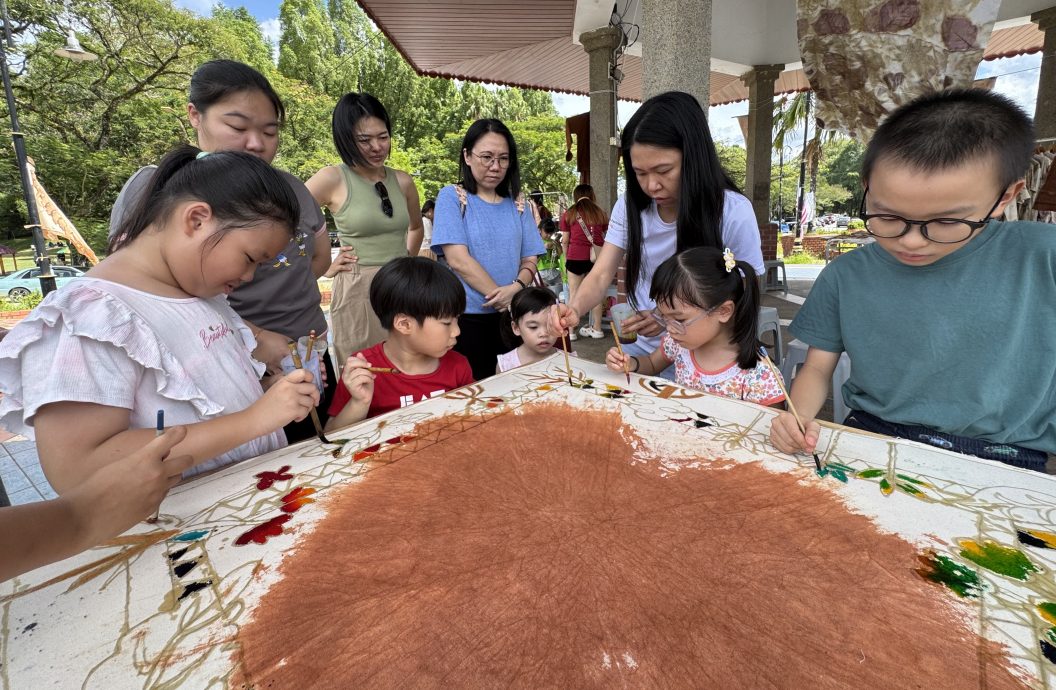 看见十八丁国庆日 办跨艺共染分享染布故事