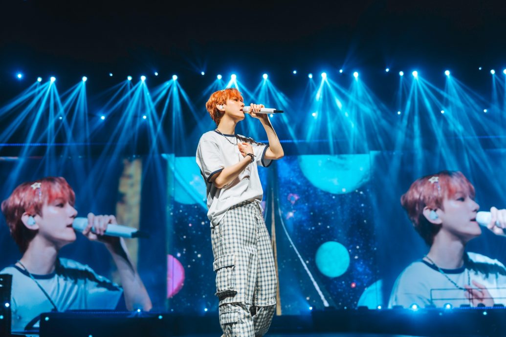 眼尖发现粉丝突倒下 EXO伯贤紧急1举动获赞