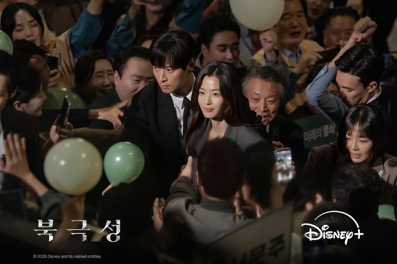 稳坐韩剧一姐之位 全智贤《暴风圈》9集进账千万