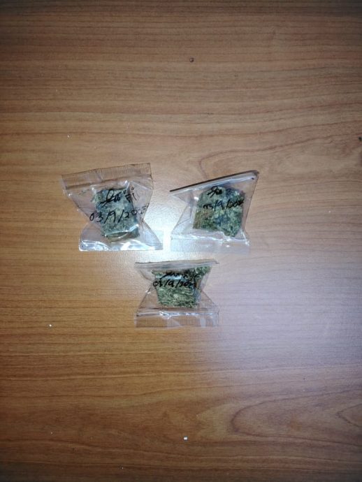 空屋成毒仓 警起获303包毒品值逾12万