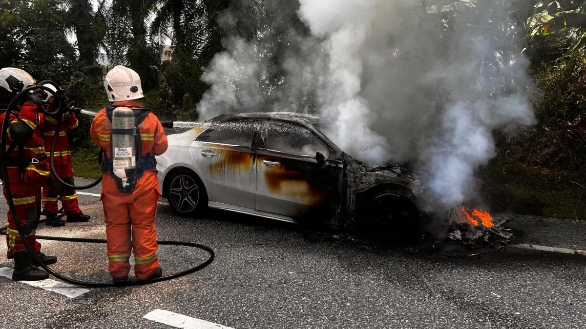 红毛丹一名车起火 烧毁80% 无人死伤