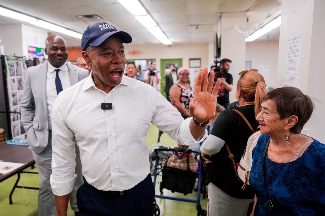 纽约市长亚当斯放弃争取连任 未背书其他候选人