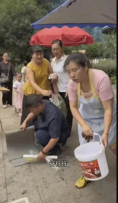 网红借摊位摆拍“被欺凌”短片 早餐店主遭网暴生意狂跌