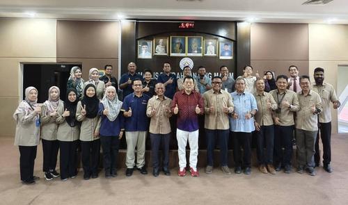 罗思义：丹绒马林产业链续壮大 加强中汽车工业投资信心