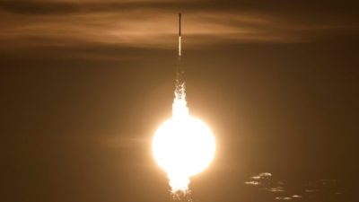 美发射三枚新探测器 研究太阳风与空间天气