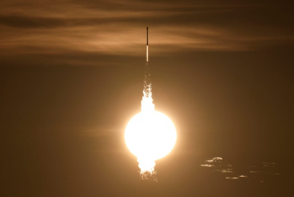 美发射三枚新探测器 研究太阳风与空间天气
