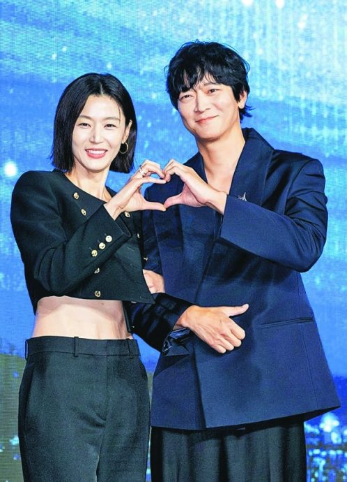 自爆是姜栋元粉丝 全智贤认感情戏产生化学反应