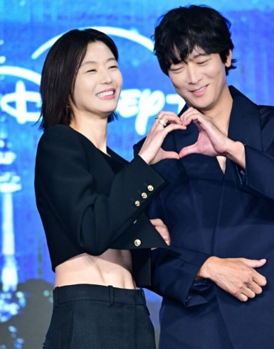 自爆是姜栋元粉丝 全智贤认感情戏产生化学反应