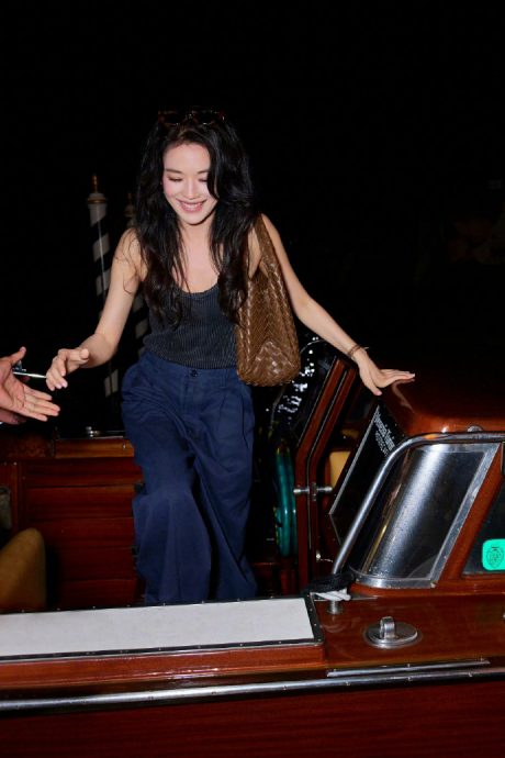 舒淇当导演才理解拍摄苦况 遇超时剧组从容应对