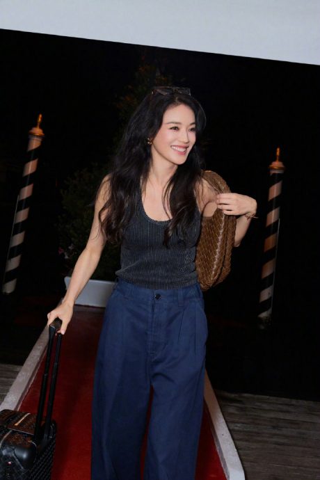 舒淇当导演才理解拍摄苦况 遇超时剧组从容应对