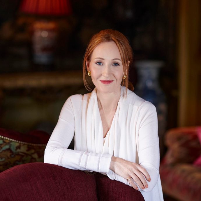 艾玛华森释善意愿和解 ​J.K.罗琳以恶搞视频讽刺