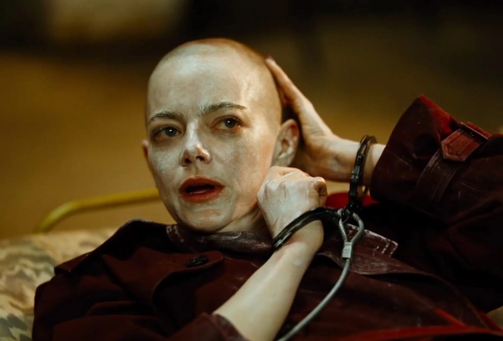 艾玛史东新戏光头照曝光 网民惊呼：史上最丑