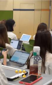 英文差抑或善用科技？ 港大生上课靠AI翻译惹议