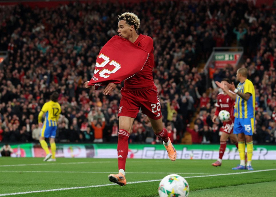 英联赛杯第3圈|  1“自讨”红卡1重伤  红军赢球付惨重代价