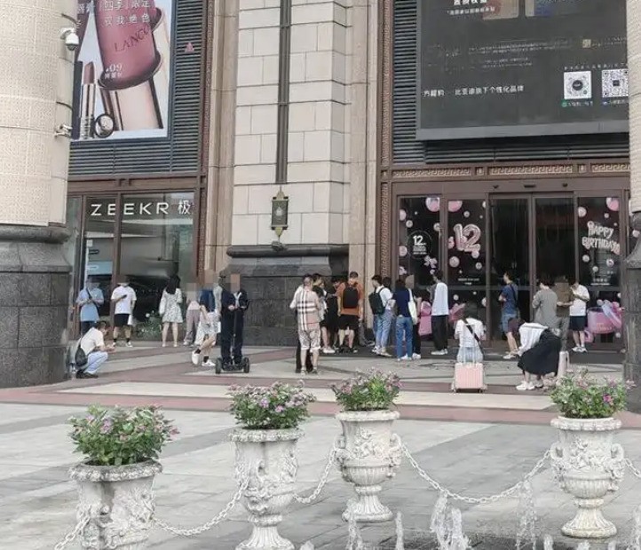 苹果新机太火!中国现“黄牛黑市” 印度上演全武行