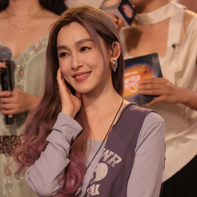 范玮琪脸书发文喊想念大家 ​被网刷“大牙加油”嘲讽