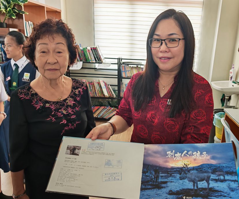 获倪可敏校友拨10万 民德图书馆增藏书