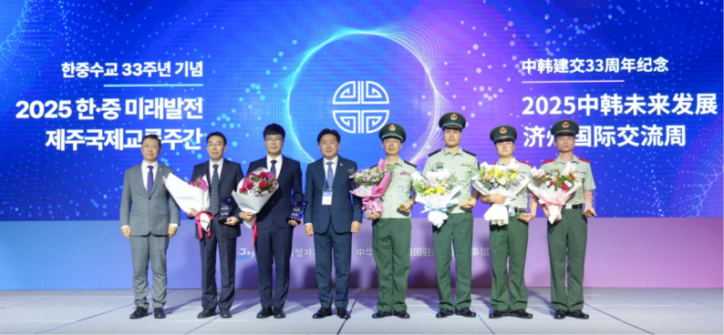 营救遇险8济州渔民 韩授予4中国海警荣誉称号