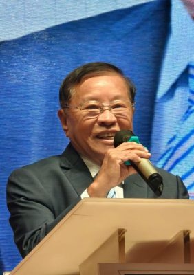 董事长蔡崇伟荣休 捐巴生中华独中6万