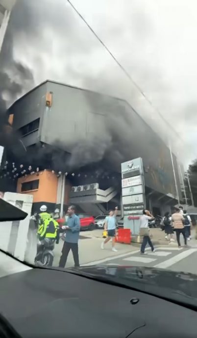 蓝总大厦球馆火灾·蓝总：售票处起火 疑电流短路肇祸