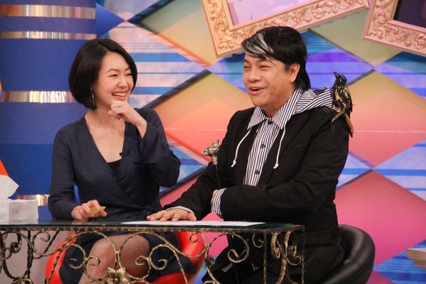 蔡康永小S同步发声祝福 “终于有人陪汉典回家了”	