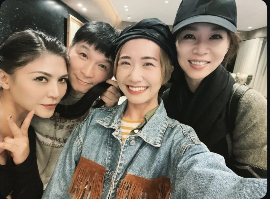 蔡康永小S同步发声祝福 “终于有人陪汉典回家了”	